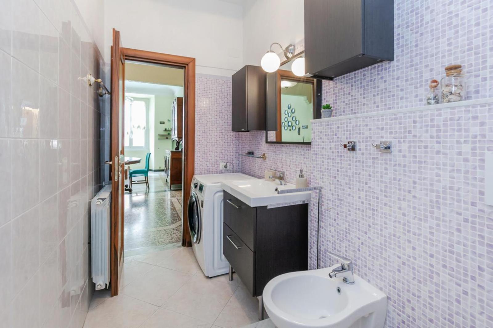 "Ca Niella" Art And Fun 9 Minutes From The Sea Apartment Savona Bagian luar foto